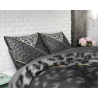 Sengesæt Panther Vibe Anthracit i 100% bomuld med et mønstret imiteret patchwork med fragmenter af et leopardskindsmønster