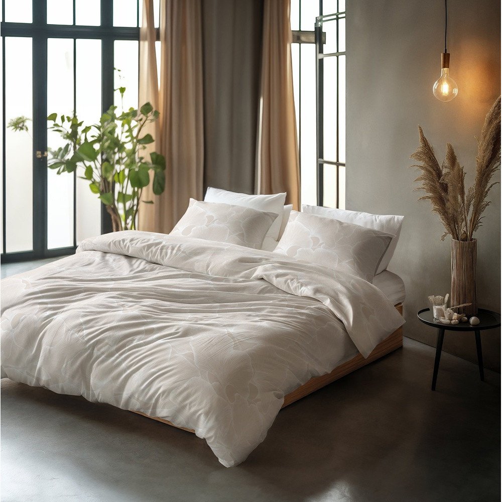 Ginkgo Whisper sengesæt, sandfarvet med et ginkgobladmønster,